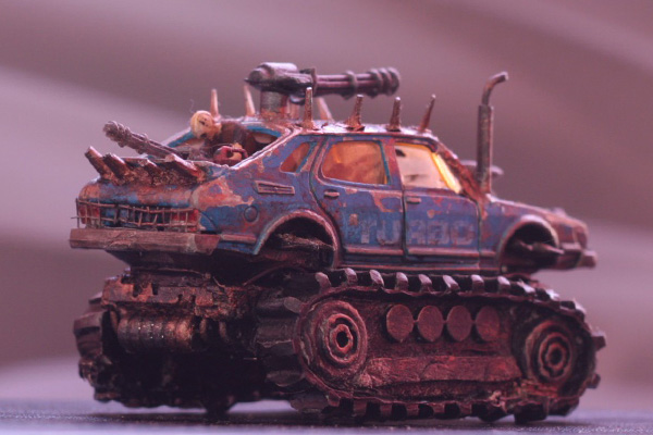 voiture gaslands chenille